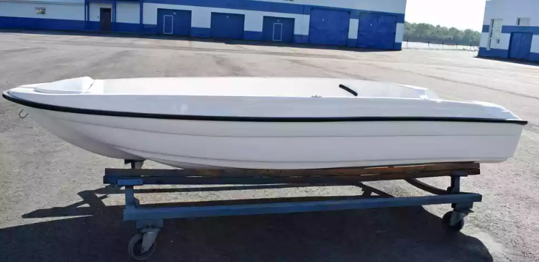 Стеклопластиковая лодка Пингвин (тримаран) в Альметьевске