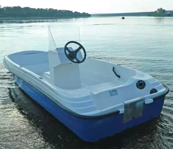 Стеклопластиковая лодка Пингвин с консолью (тримаран) в Альметьевске