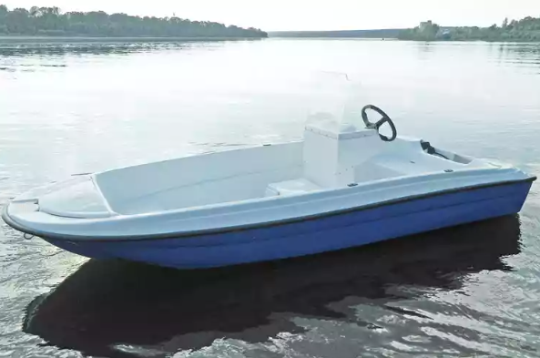 Стеклопластиковая лодка Пингвин с консолью (тримаран) в Альметьевске