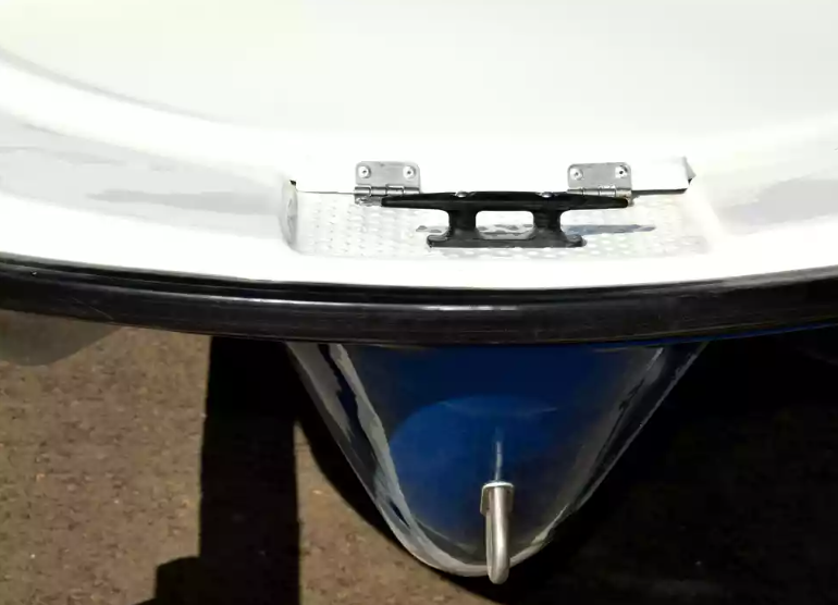 Стеклопластиковая лодка Пингвин с консолью (тримаран) в Альметьевске