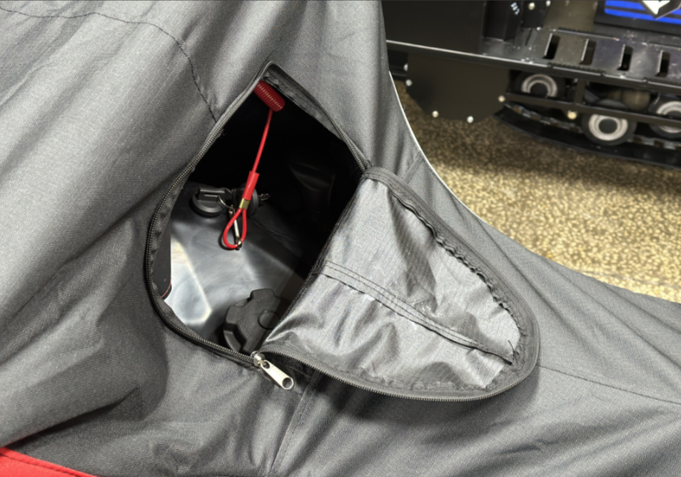 Чехол транспорт. снегохода IKUDZO HUNTER черно-красный Оксфорд ПРЕМИУМ качества с лого IKUDZO в Альметьевске