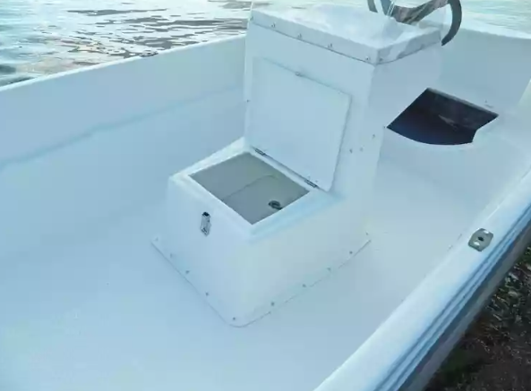Стеклопластиковая лодка Пингвин с консолью (тримаран) в Альметьевске