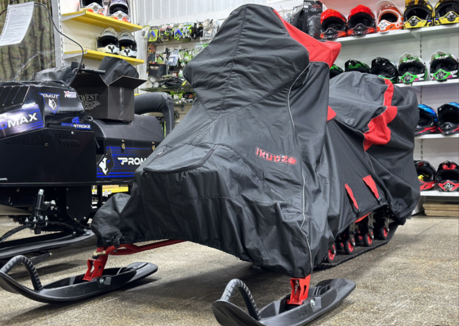 Чехол транспорт. снегохода IKUDZO HUNTER черно-красный Оксфорд ПРЕМИУМ качества с лого IKUDZO в Альметьевске