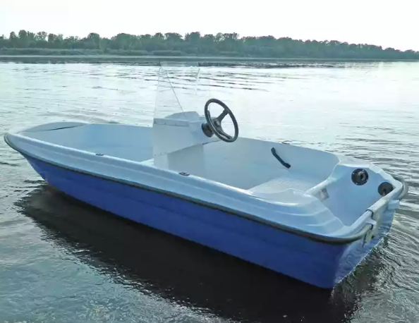 Стеклопластиковая лодка Пингвин с консолью (тримаран) в Альметьевске